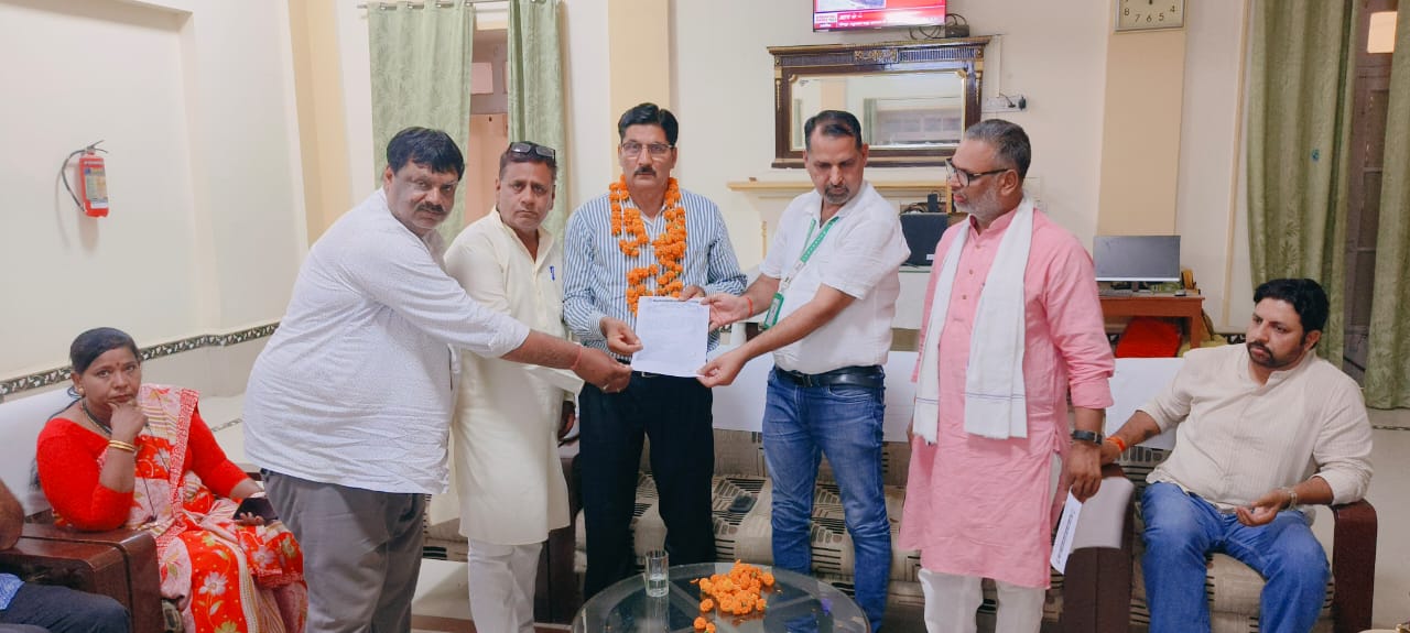 रामकुमार पुरोहित, शारीरिक शिक्षक को सर्वसम्मति से अध्यक्ष पद पर नियुक्त किया गया।