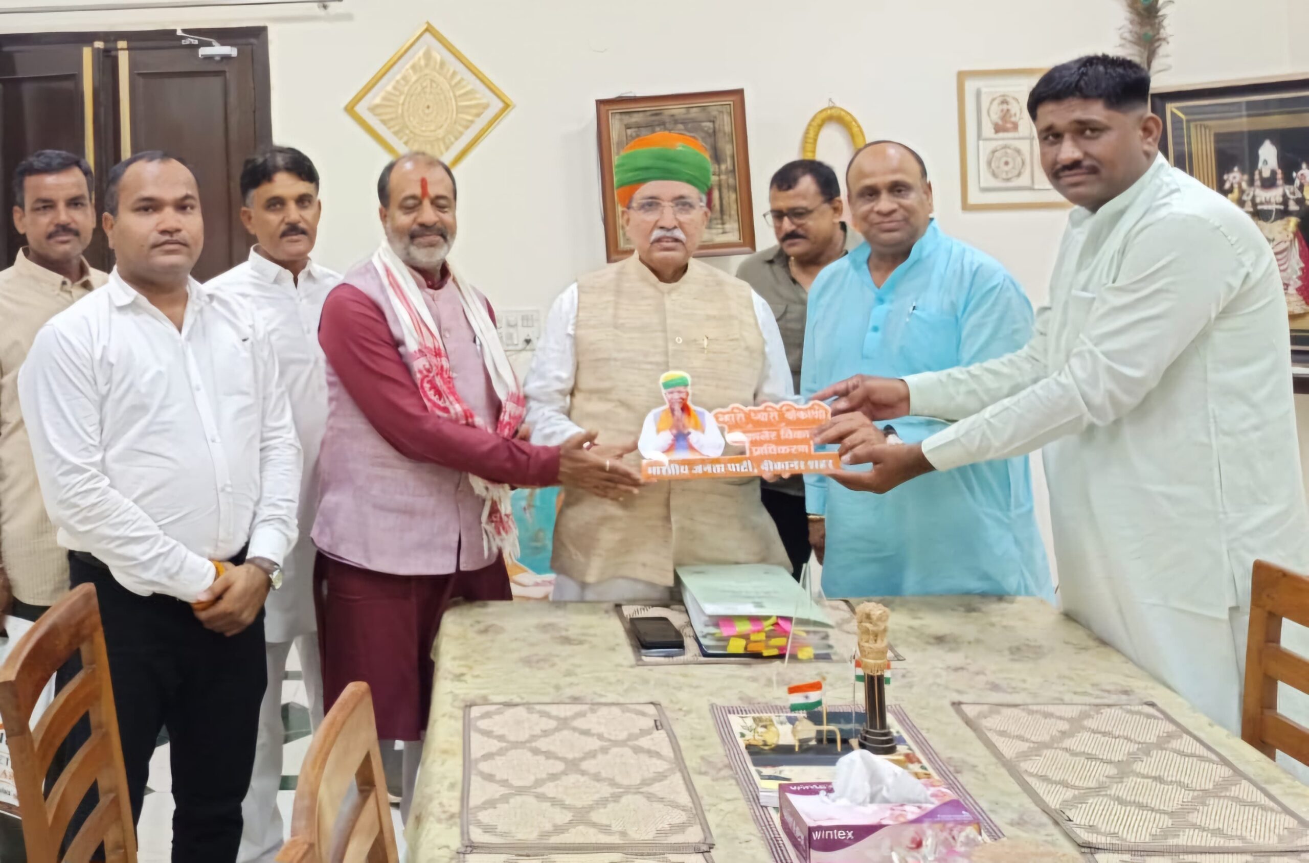 भाजपा जिला पदाधिकारियों ने बीकानेर शहरी विकास प्रधाधिकरण बनने पर केंद्रीय मंत्री अर्जुनराम मेघवाल का आभार जताया बधाई दी।