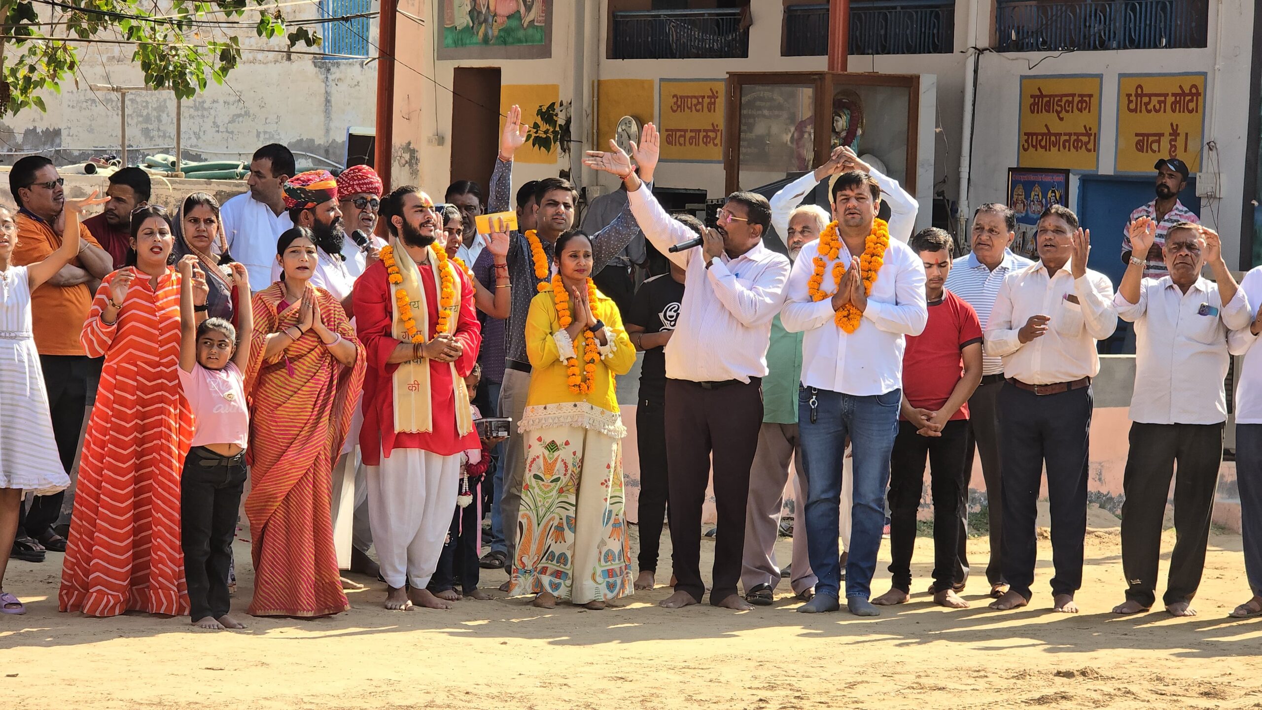 सुमन मूंदड़ा ने गौशाला में गायों के संग मनाया जन्मदिन, महाप्रसादी लापसी खिलाकर