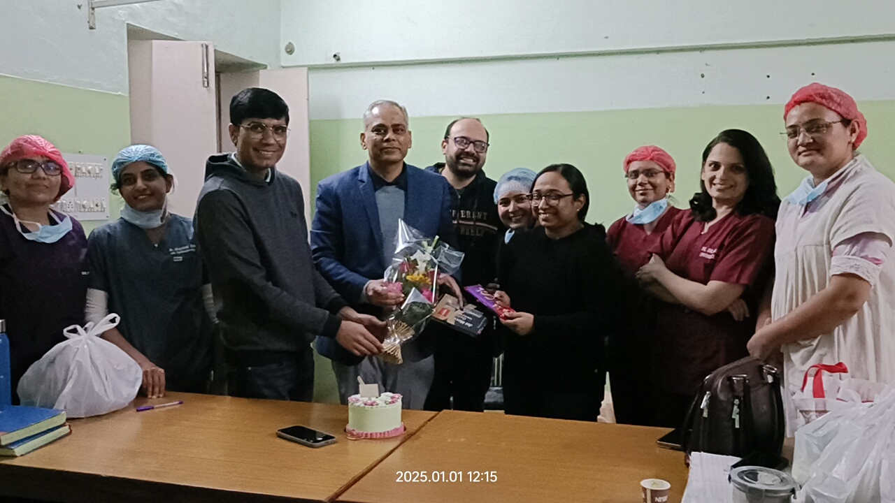 डॉ अनिल चौहान का जन्म दिवस घेवर और केके काटकर मनाया गया